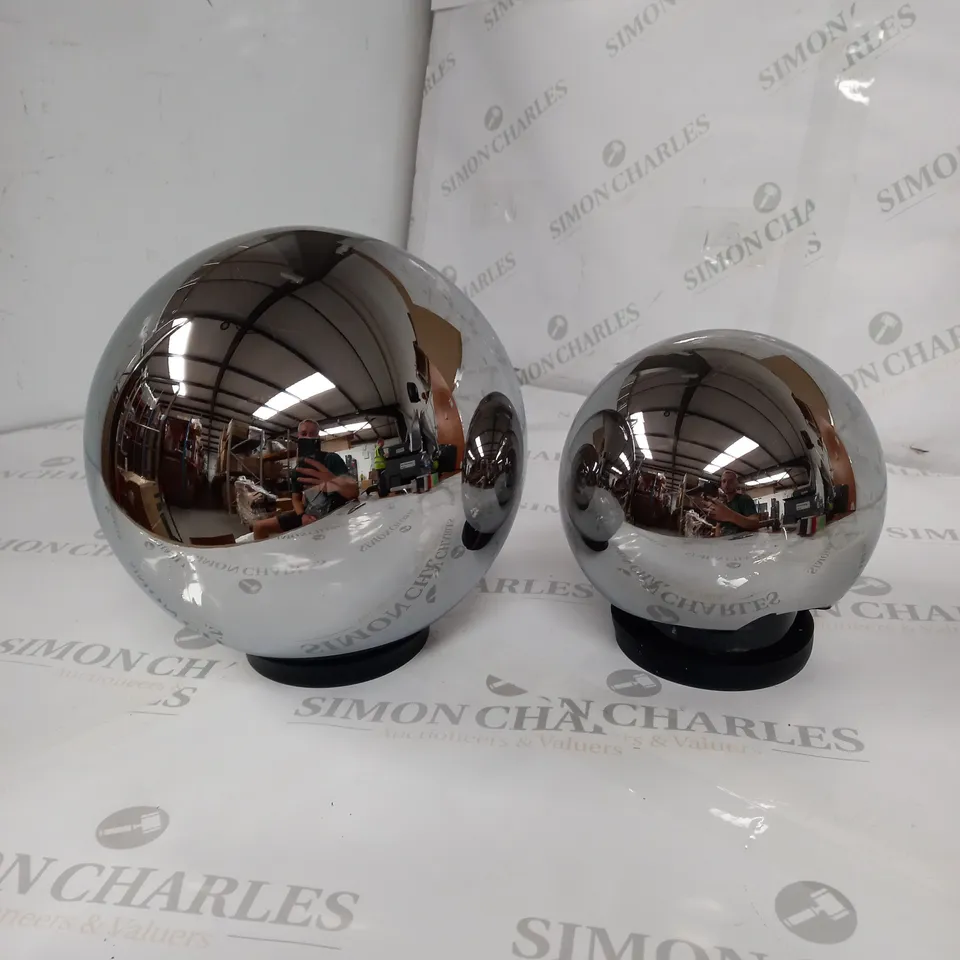 BOXED KELLY HOPPEN SET OF 2 INDOOR OUTDOOR PRELIT GLASS DECOR - REFLECTIVE ORBS