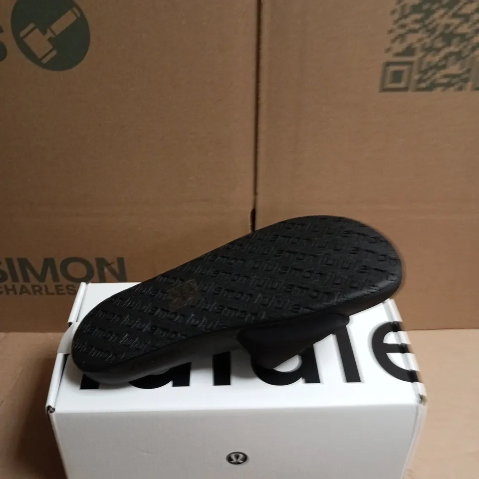 LULULEMON W ROSTFLEX SLIDE GRAPHIC – UK 3.5