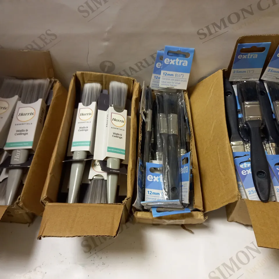 LOT OF APPROX 40 ASSORTED HARRIS & EXTRA PAINT BRUSHES IN VARIOUS SIZES