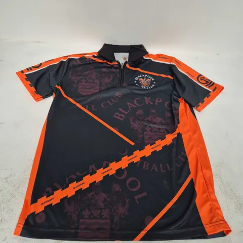 BLACKPOOL FOOTBALL CLUB SEASIDERS DARTS SHIRT IN BLACK/ORANGE - MEDIUM