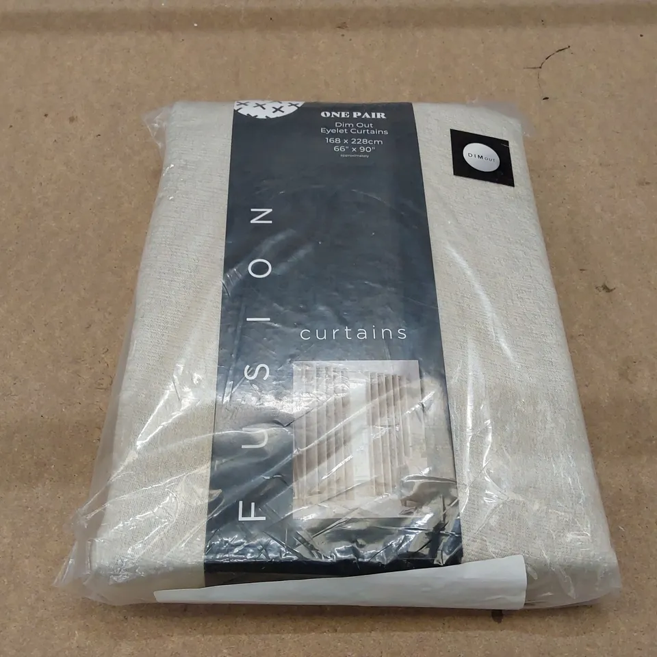 BAGGED POLYESTER ROOM DARKENING FUSION EYELET CURTAINS // 168 X 228CM (1 ITEM)