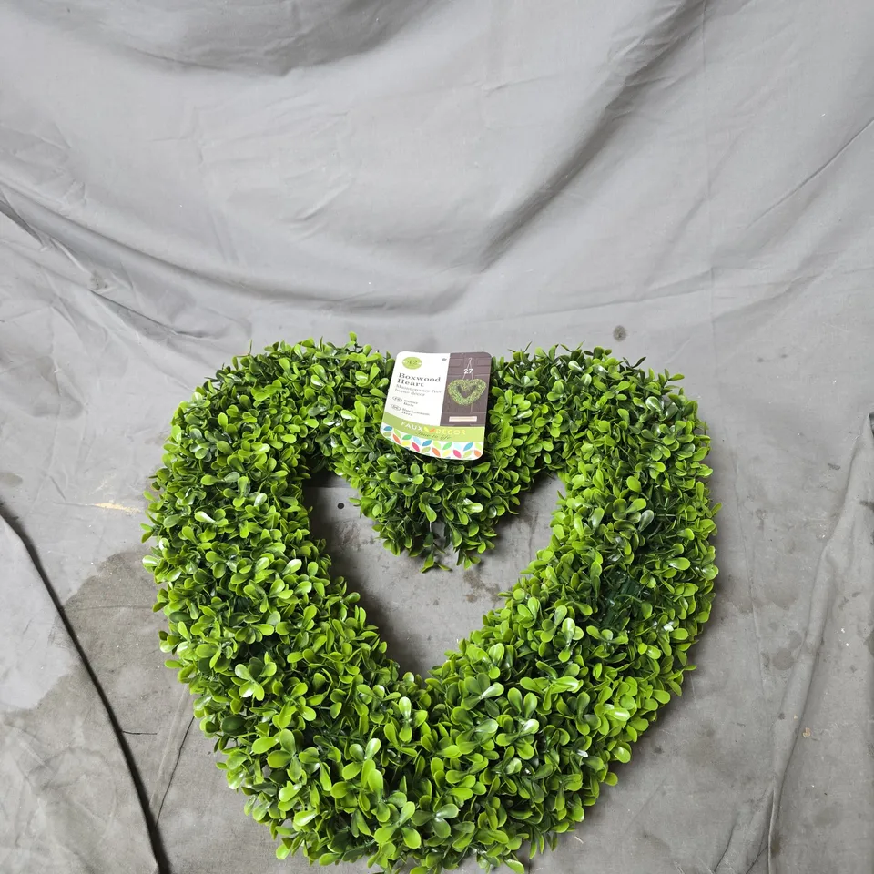 BOXWOOD HEART HOME DECOR 42CM WITH HOOK
