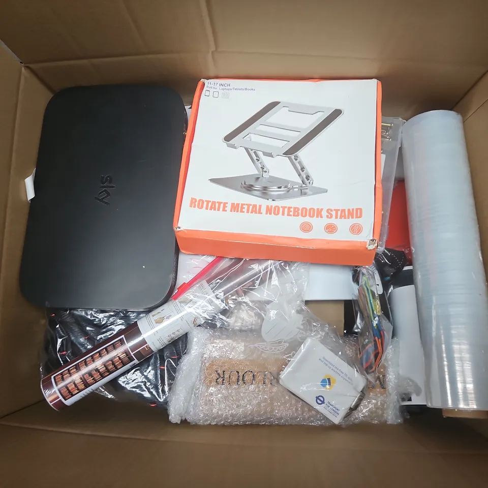 APPROXIMATELY 15 ASSORTED HOUSEHOLD PRODUCTS TO INCLUDE HY300 PROJECTOR, PALLET WRAP, ROTATE METAL NOTEBOOK STAND, ETC - COLLECTION ONLY