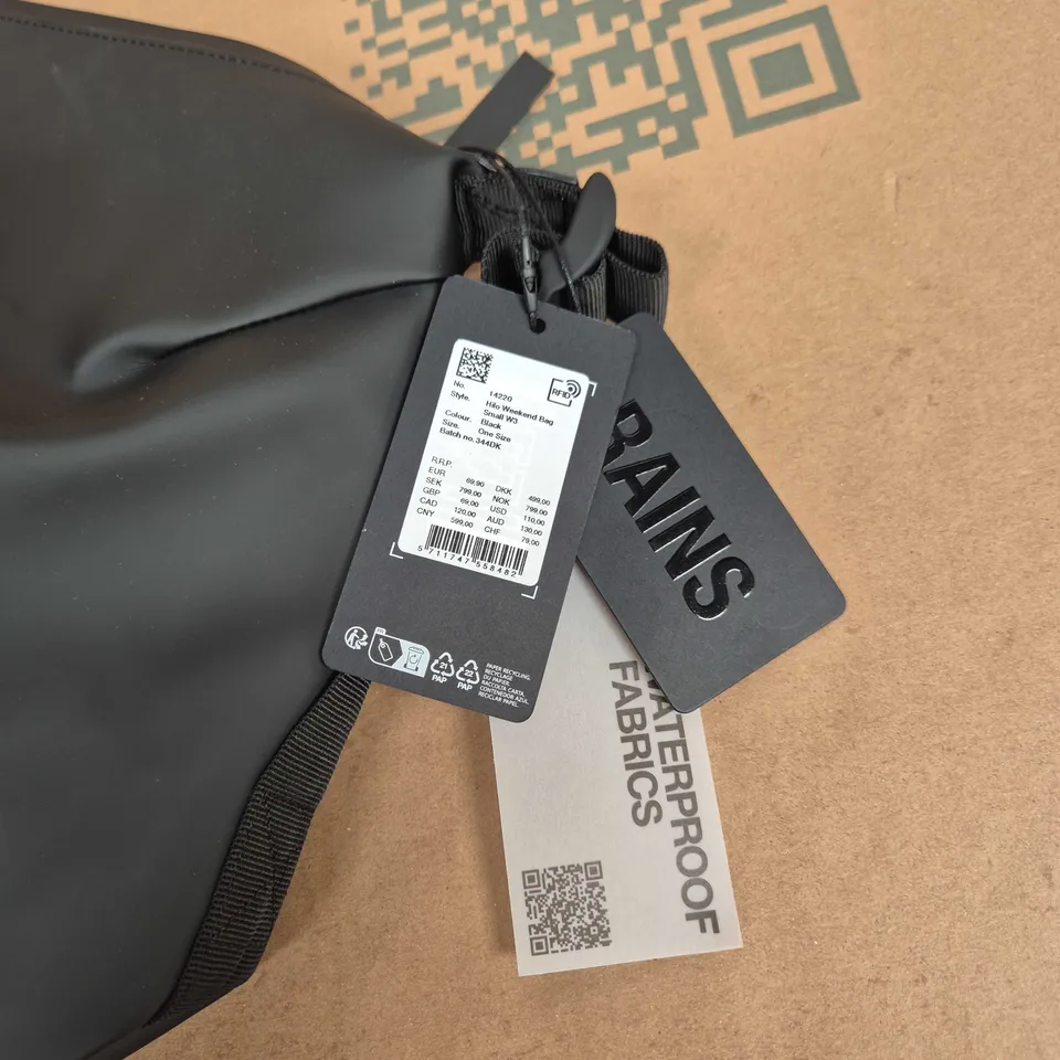 RAINS BLACK WEEKENDER BAG 