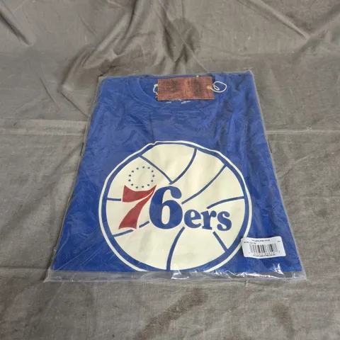 BAGGED MITCHELL & NESS PHILADELPIA 76ERS WORN LOGO TEE IN BLUE SIZE 2XL