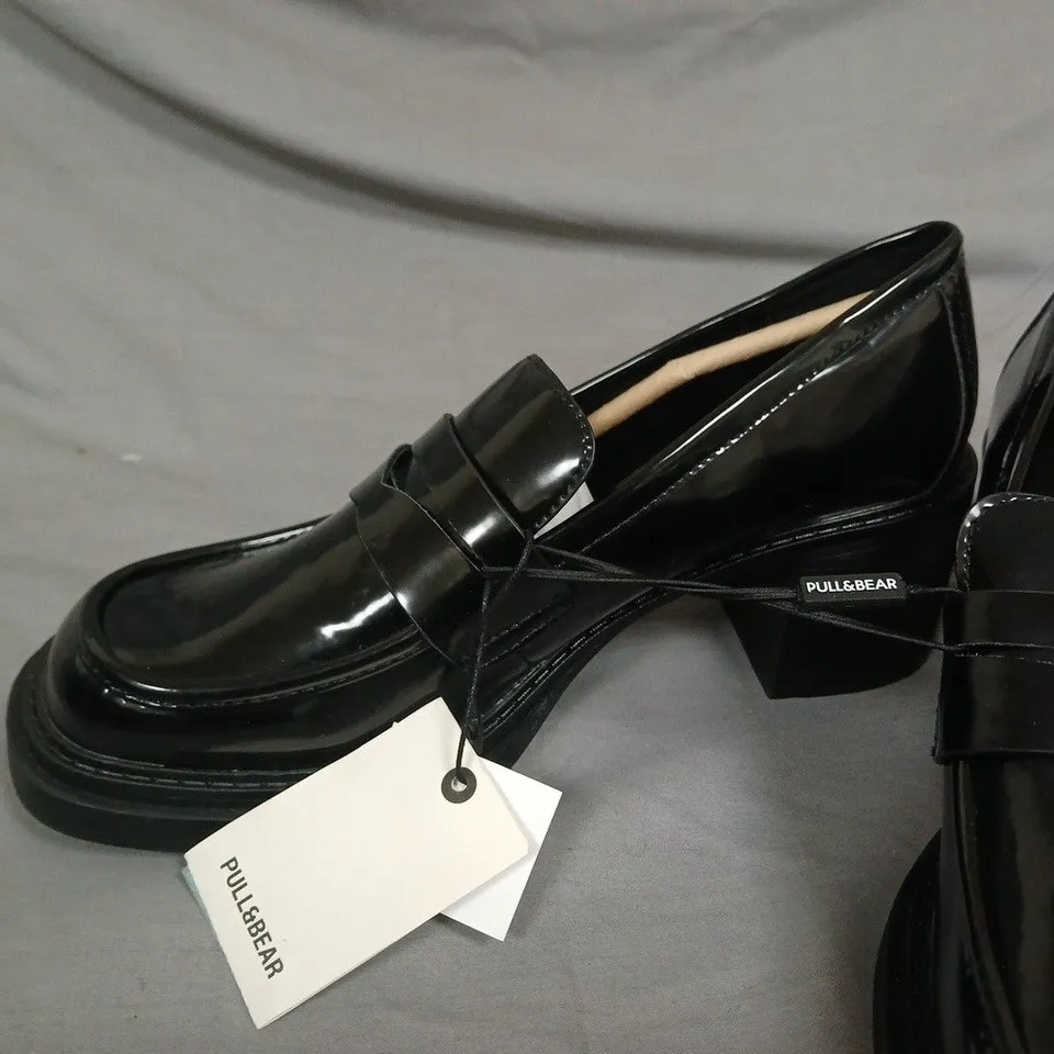 PULL&BEAR BLACK PATENT LEATHER SHOES WITH BLOCK HEEL - UK 6