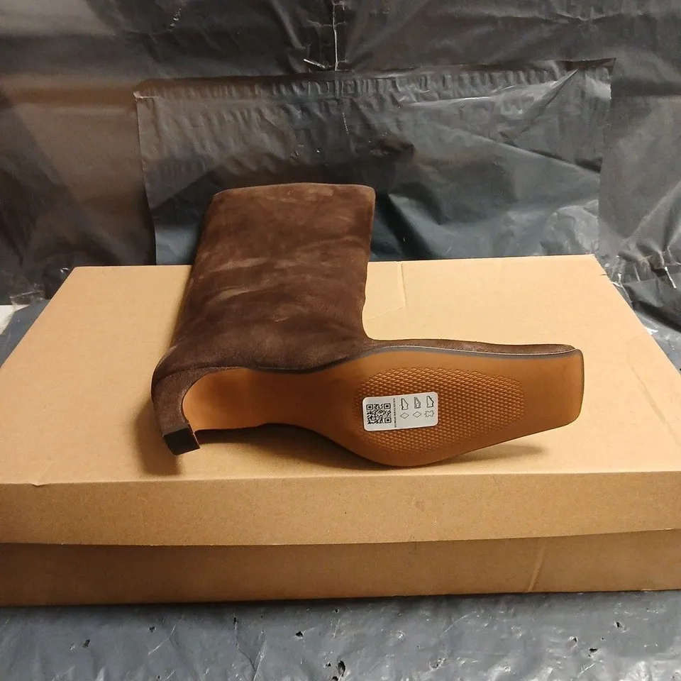 ASOS BROWN SUEDE KNEE-HIGH BOOTS (WOMEN) – MID-HEEL, BOXED UK 6