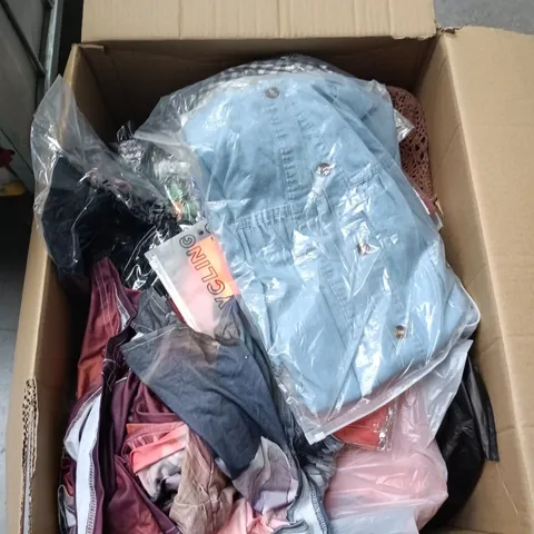 BOX OF APPROXIMATELY 25 ASSORTED CLOTHING ITEMS IN VARIOUS STYLES , COLOURS AND SIZES
