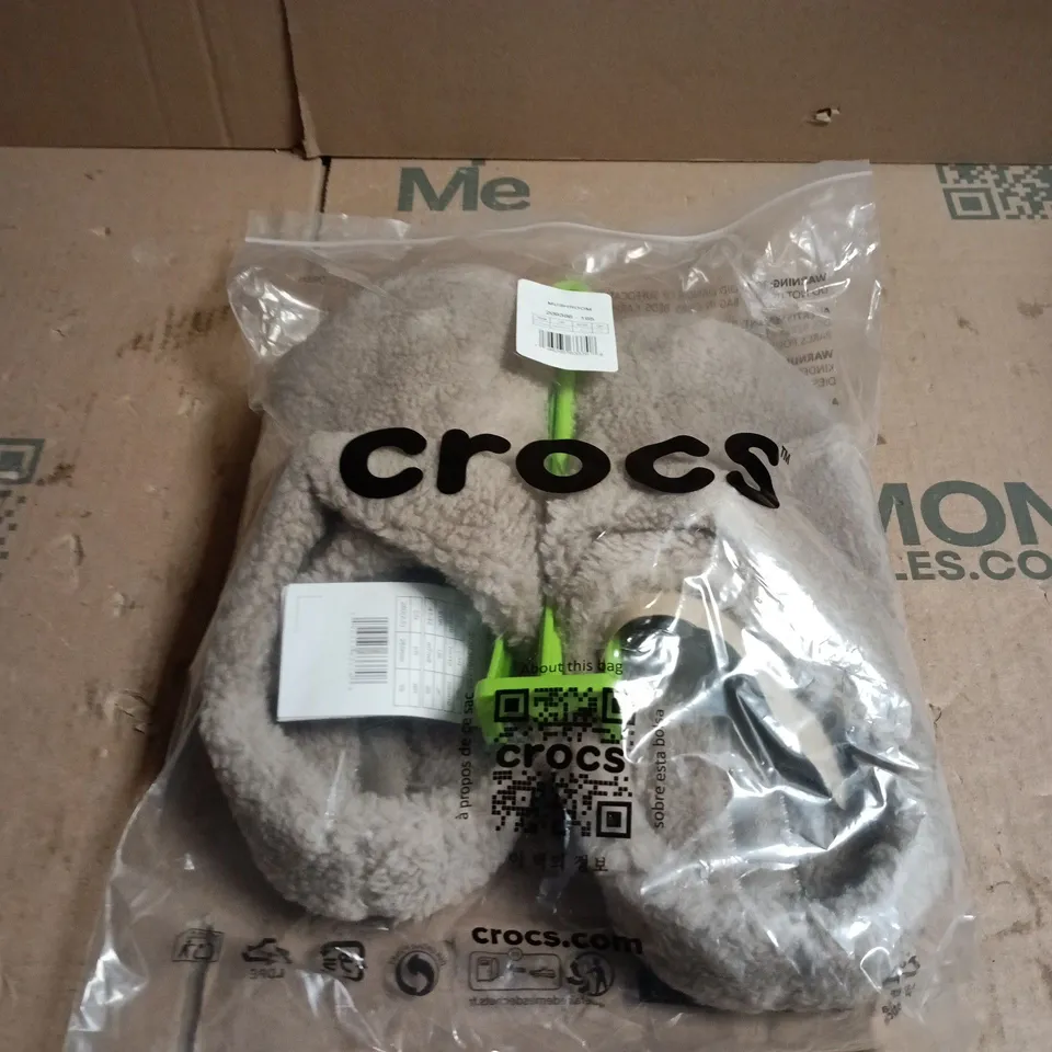 CROCS MUSHROOM SLIPPERS – UK 8 (US M8 / W10) – UNISEX
