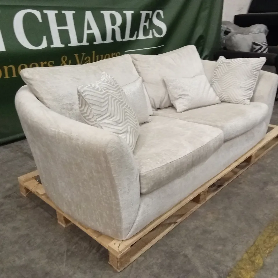 QUALITY DESIGNER 2 SEATER FABRIC UPHOLSTERED SOFA WITH SCATTER CUSHIONS