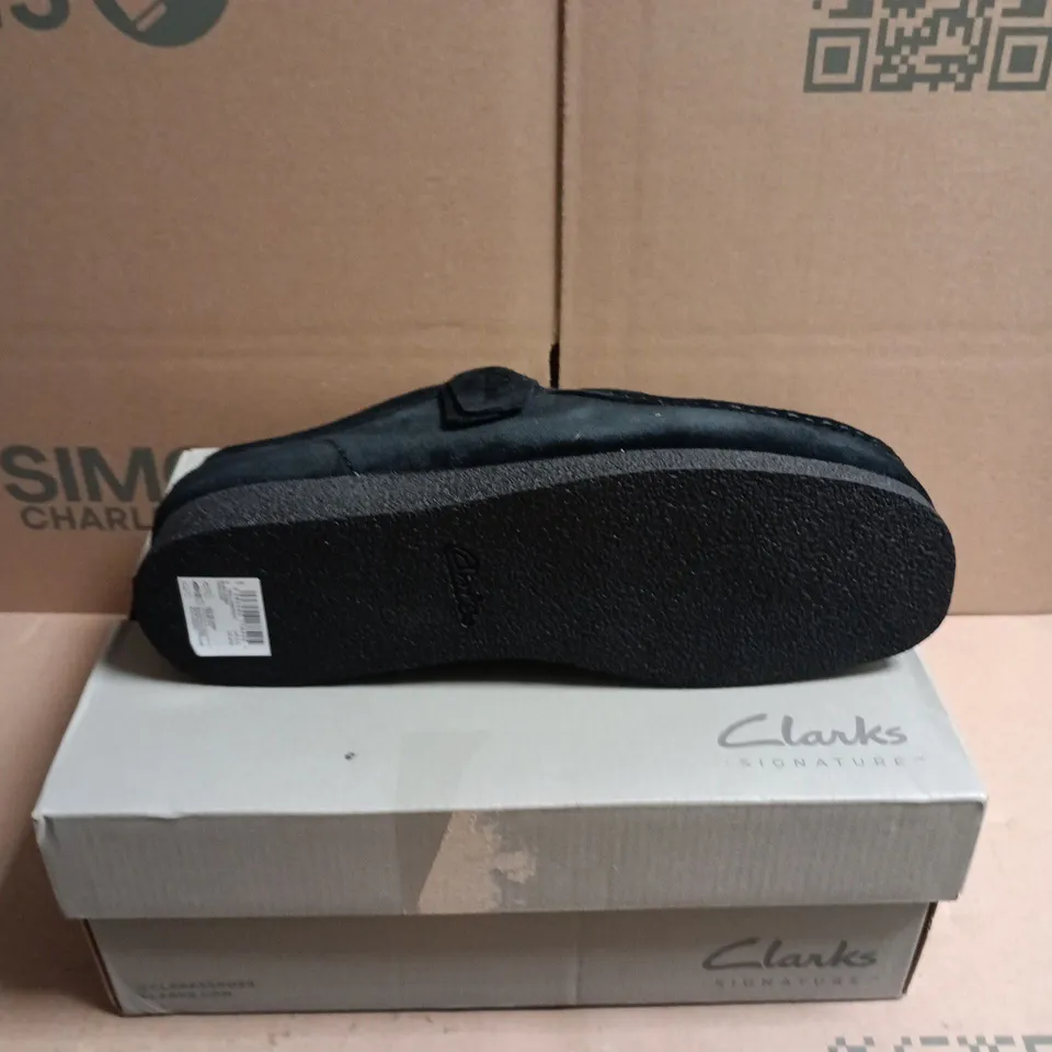BOXED PAIR OF CLARKS ORIGINALS BLACK SUEDE WALLABEE SHOES - 8