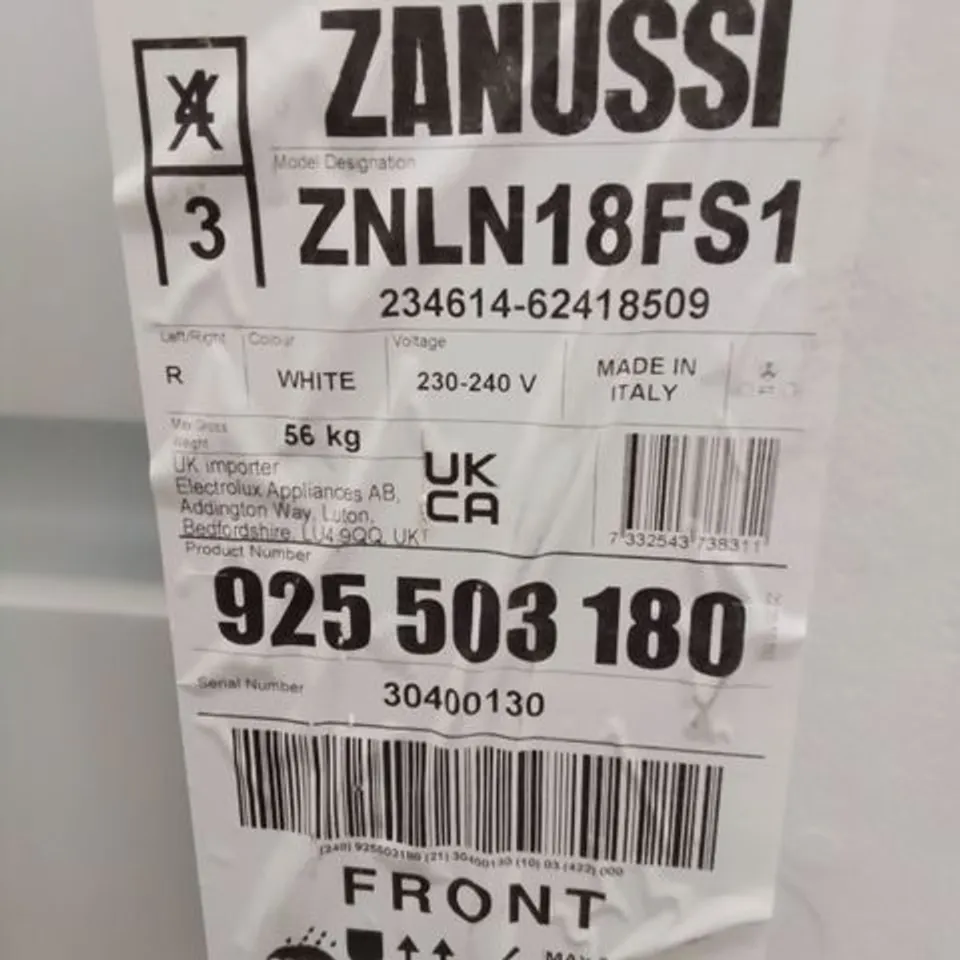 ZANUSSI SERIES 40 LOW FROST INTEGRATED 70/30 FRIDGE FREEZER Model ZNLN18FS1 RRP £517