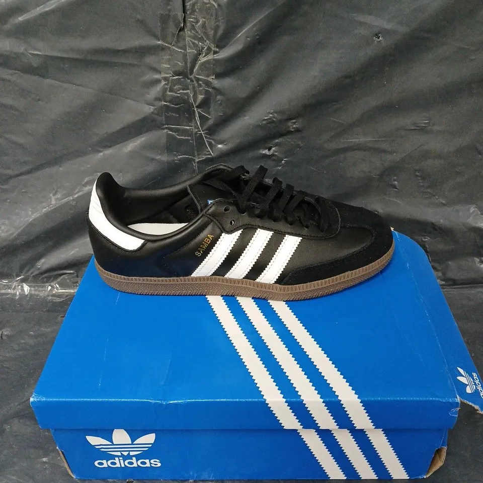 BOXED PAIR OF ADIDAS SAMBA OG BLACK UK 5