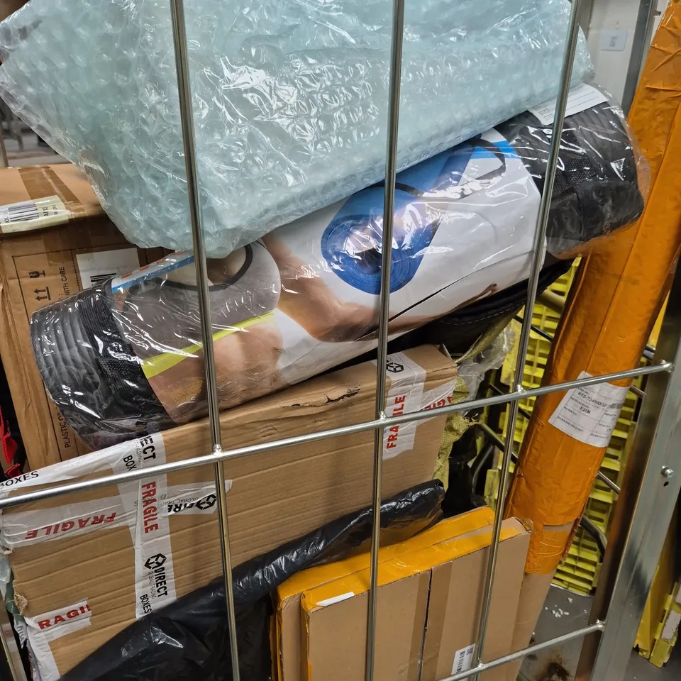 CAGE OF APPROXIMATELY 10 ASSORTED HOUSEHOLD ITEMS TO INCLUDE - BASKET - EXERCISE MAT - CAR MATS - ETC - COLLECTION ONLY