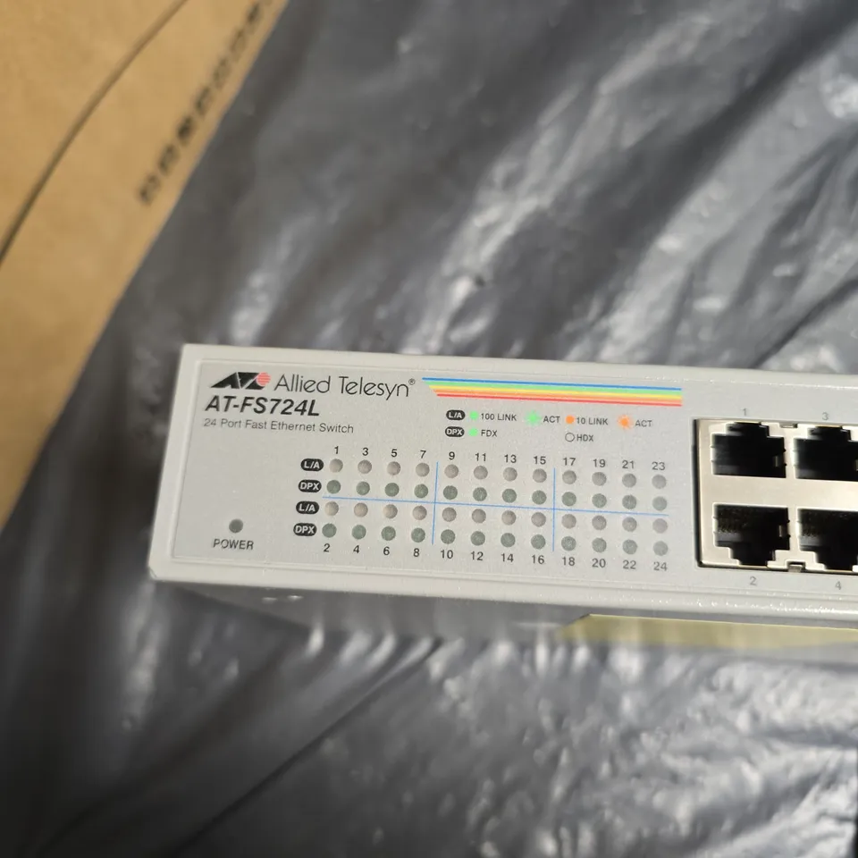 ALLIED TELESYN AT-FS724L 24-PORT FAST ETHERNET SWITCH