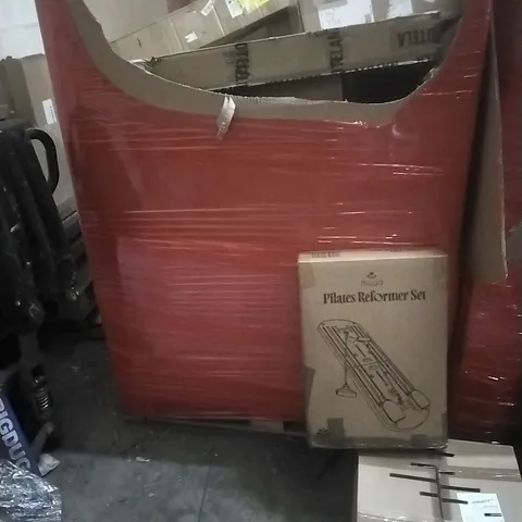 A PALLET CONTAINING ASSORTED HOUSEHOLD GOODS AND PRODUCTS TO INCLUDE; PILATES REFORMER SET, MIRROR, BOXED FURNITURE ETC