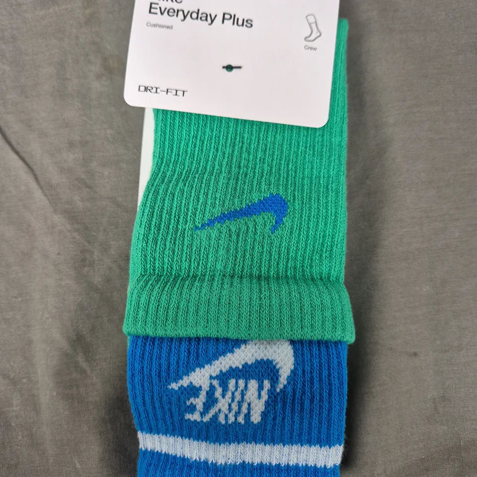 NIKE EVERYDAY PLUS CREW SOCK IN GREEN/BLUE - UK 8-11