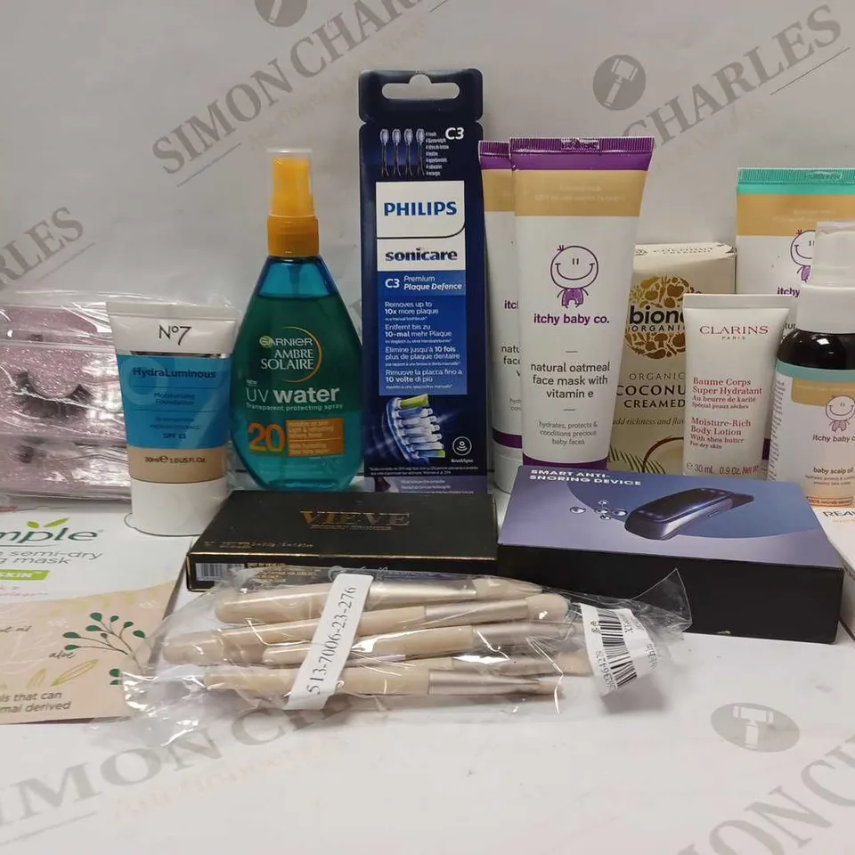 LOT OF APPROX 10 ASSORTED BEAUTY PRODUCTS TO INCLUDE NO.7 MOISTURISING FOUNDATION, CLARINS BODY LOTION, VIEVE BRONZER, ETC 