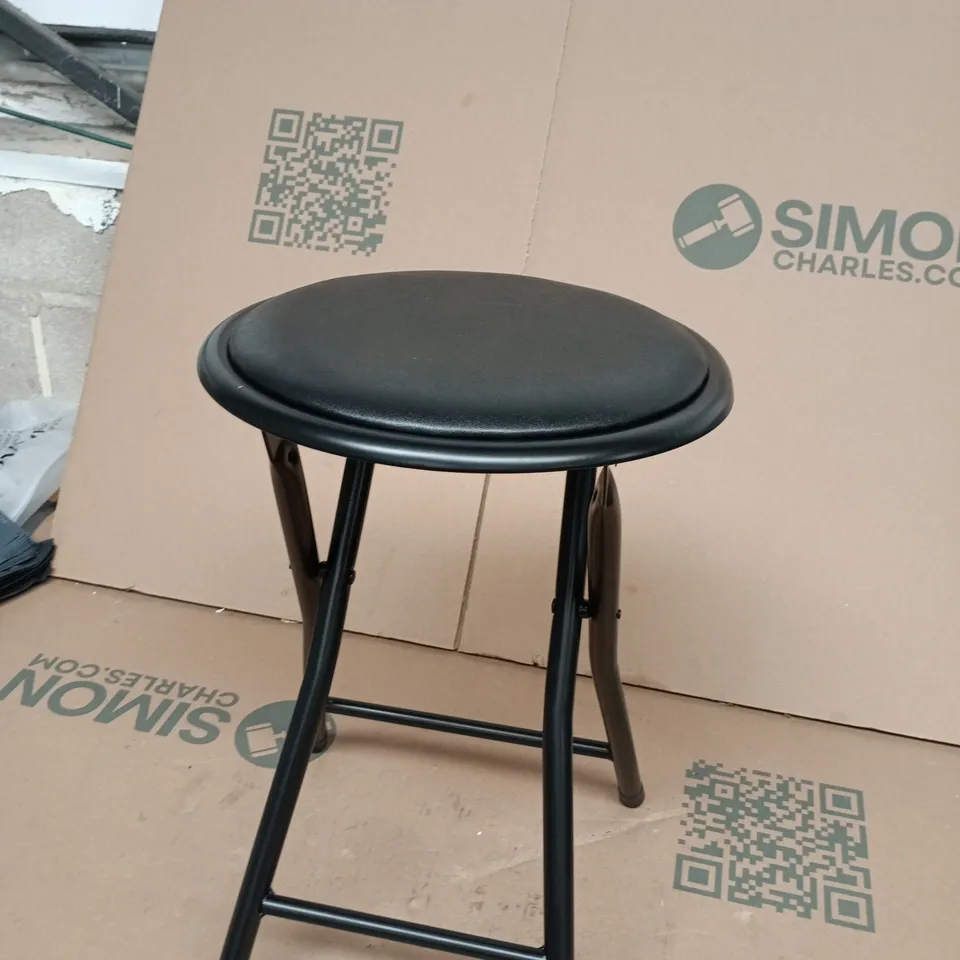 DIVA HOME BLACK ROUND-SEAT STOOL WITH METAL FRAME