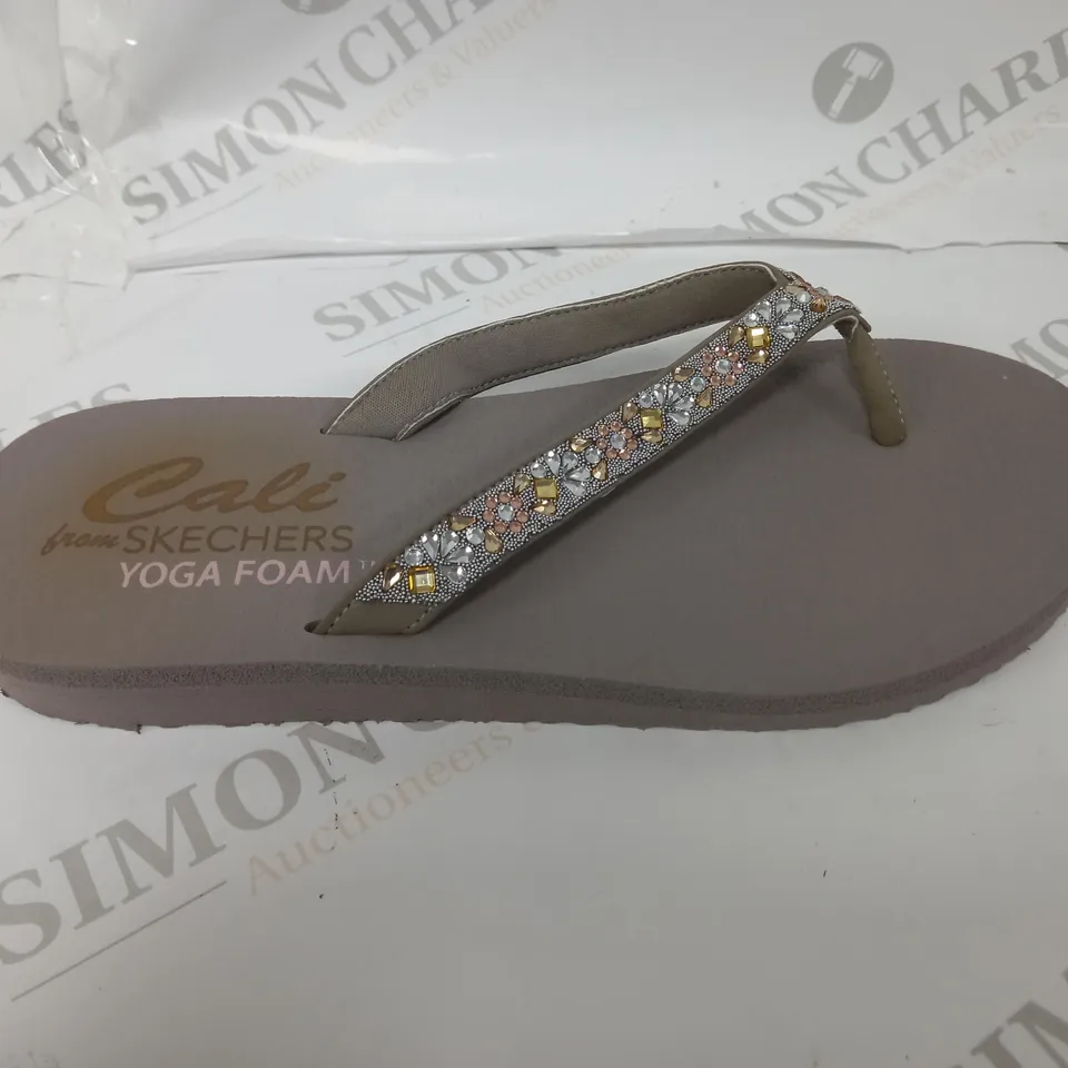 PAIR OF SKECHERS CALI YOGA FOAM FLORAL JEWEL SANDALS TAUPE SIZE 5