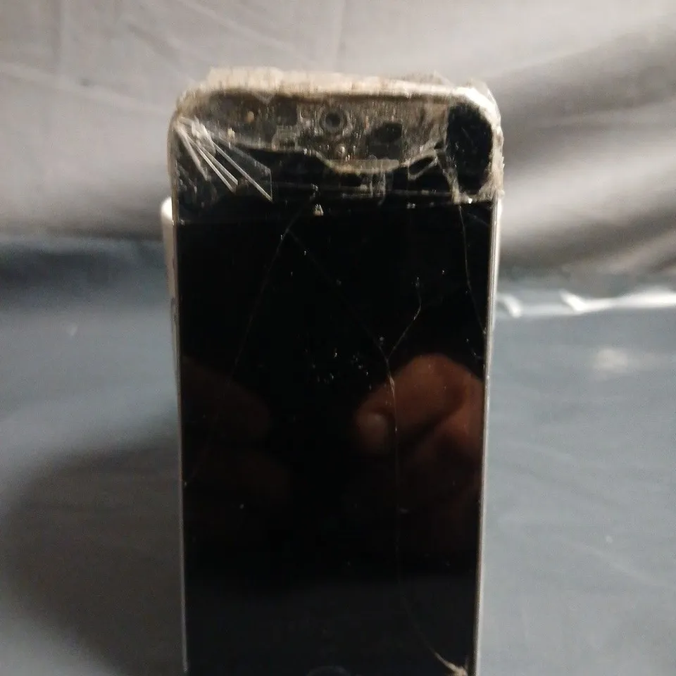 APPLE IPHONE SE (2016) – SPACE GREY – CRACKED SCREEN