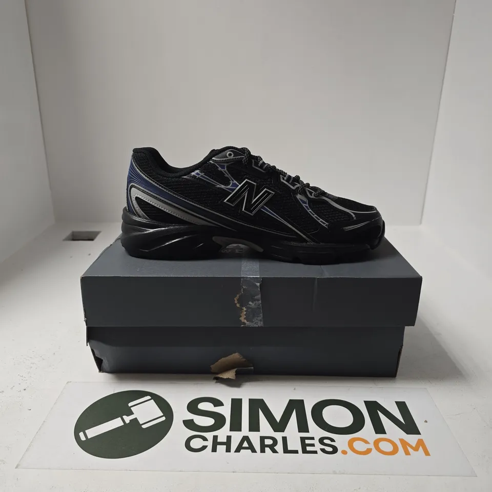 BOXED PAIR OF NEW BALANCE 740 TRAINERS IN BLACK - SILVER AND BLUE METALLIC SIZE UK 10
