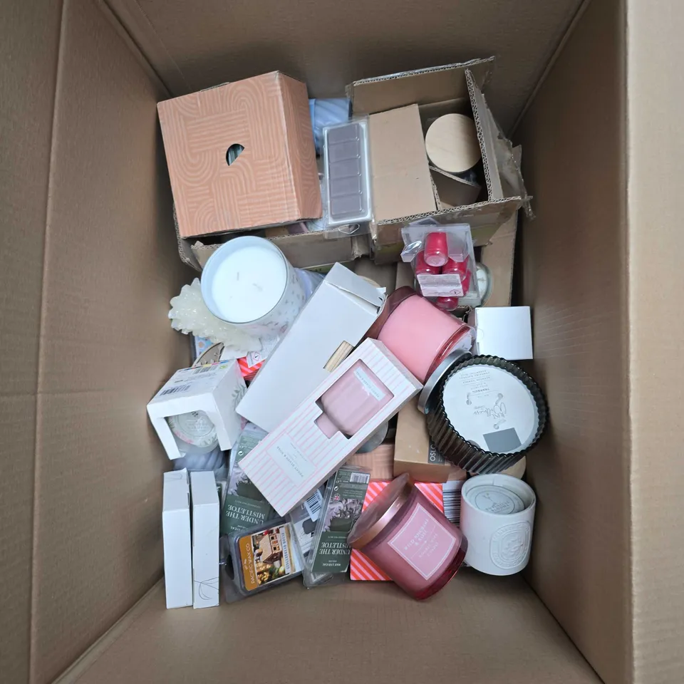 APPROXIMATELY 20 ASSORTED HOUSEHOLD PRODUCTS TO INCLUDE SCENTED CANDLES & WAX MELTS - COLLECTION ONLY 
