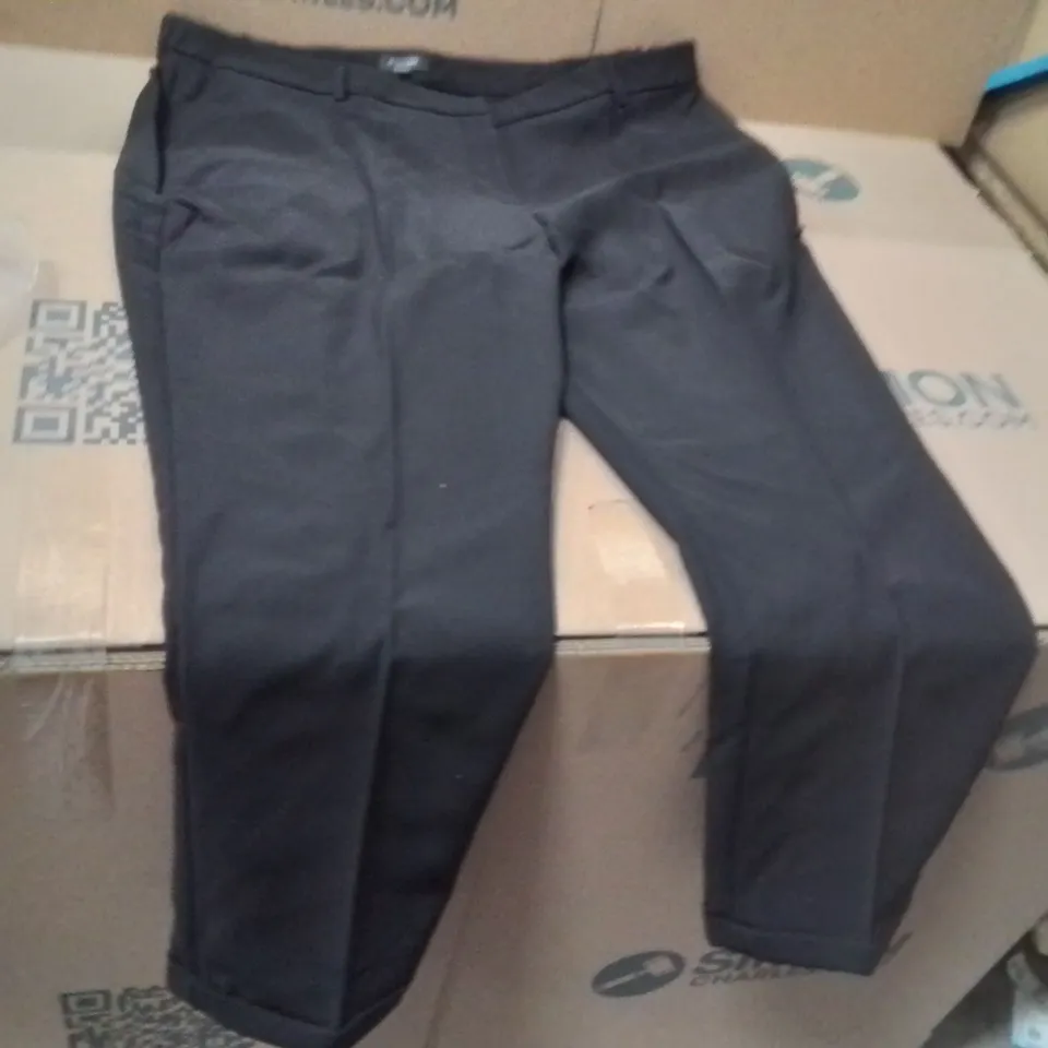 BOXED BRAND NEW APPROXIMATELY 20 JD WILLIAMS TAPERED TROUSERS BLACK SIZE 24L