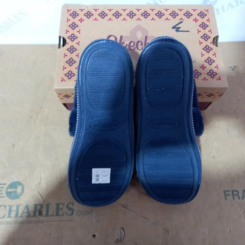 BOXED PAIR OF SKECHERS NAVY SLIPPERS - SIZE 3