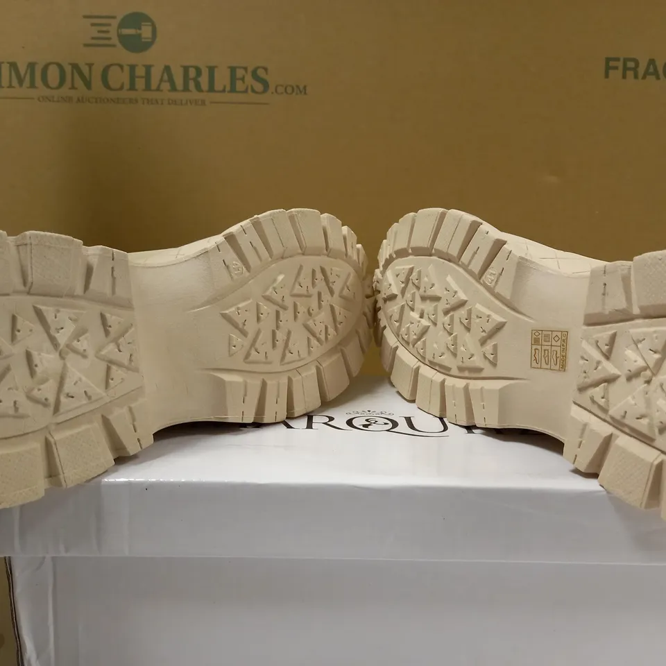 BOXED PAIR OF DESIGNER BEIGE FLATFORM TRAINERS - SIZE 7.5