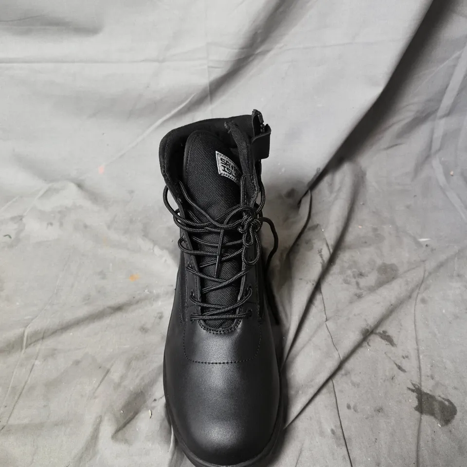 UNBOXED SAVAGE ISLAND PAIR OF BLACK HIKING BOOTS – ANKLE-HEIGHT, LACE-UP SIZE 13