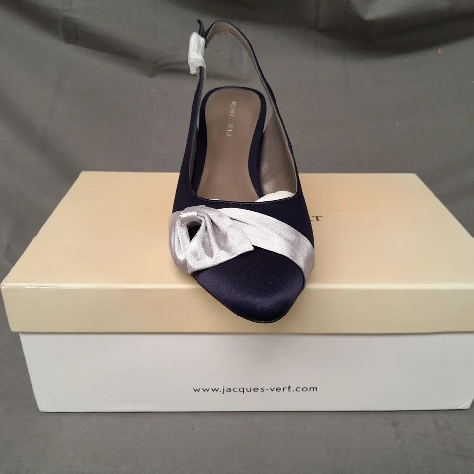 BOXED PAIR OF JACQUES VERT POINTED TOE HEELED SHOES IN NAVY W. SILVER BOW DETAIL UK SIZE 6
