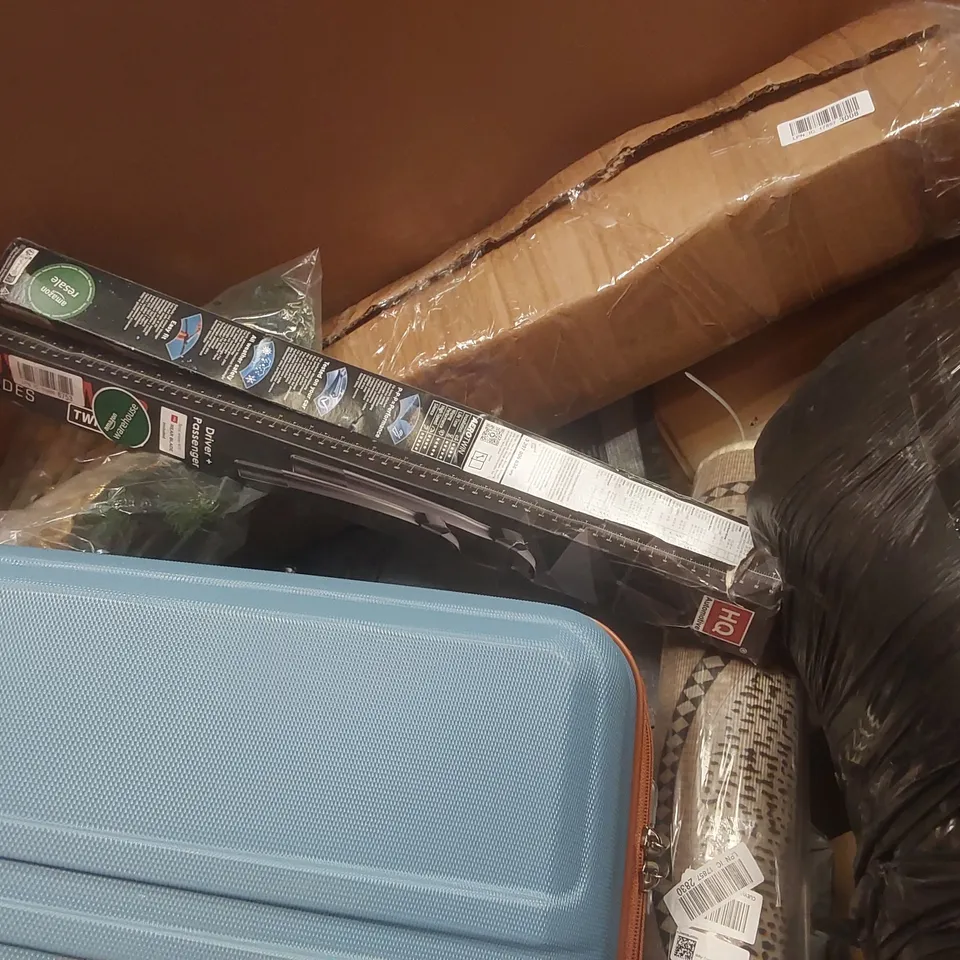 PALLET CONTAINING A VERY LARGE QUANTITY OF ASSORTED ITEMS INCLUDING: SUITCASE, RUGS, WINDSCREEN WIPER BLADES ECT