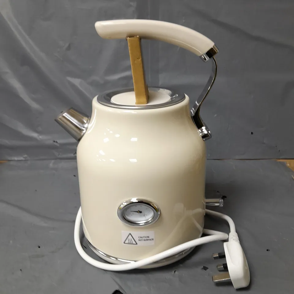 KITCHEN ESSENTIALS RETRO KETTLE - 1.7L