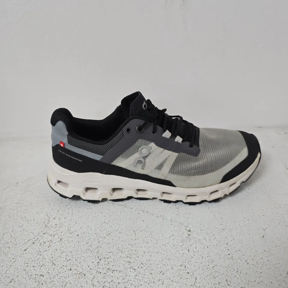 UNBOXED PAIR OF ON RUNNING CLOUDVISTA TRAIL RUNNING SHOES IN A BLACK AND WHITE COLORWAY - UK 6.5
