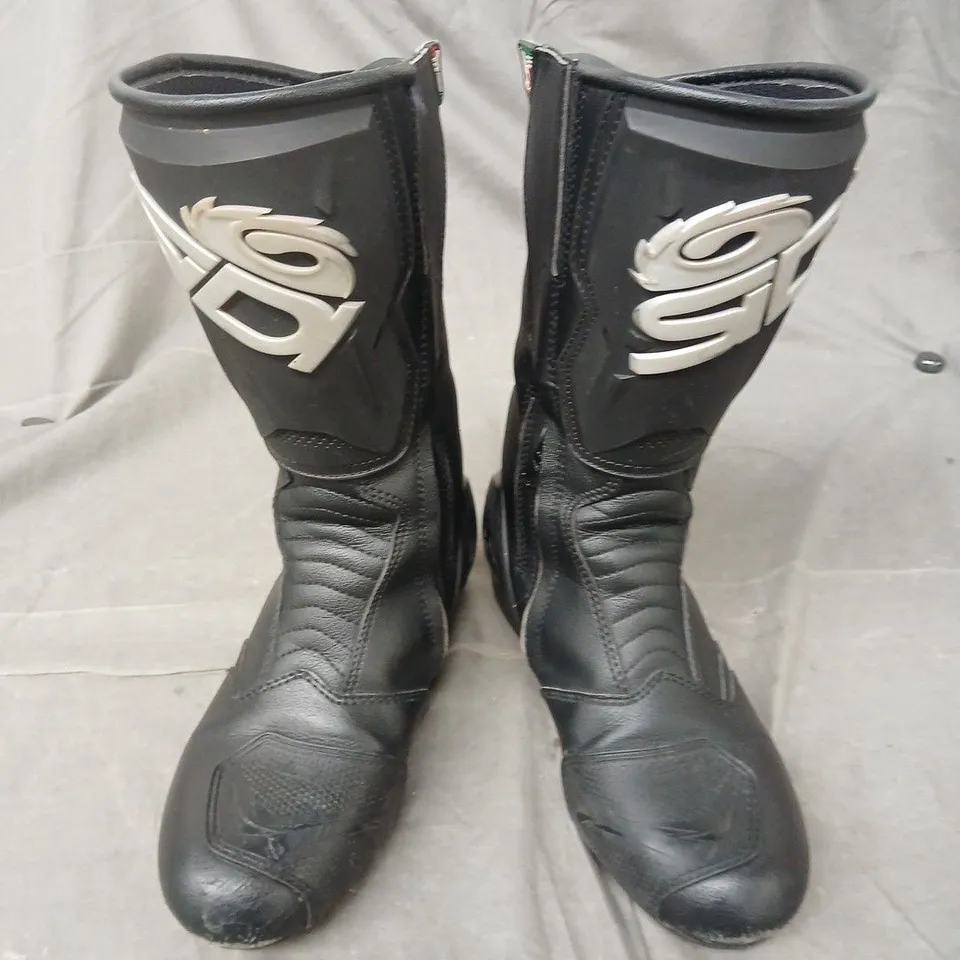 SIDI MOTORCYCLE BOOTS IN BLACK - UK 5