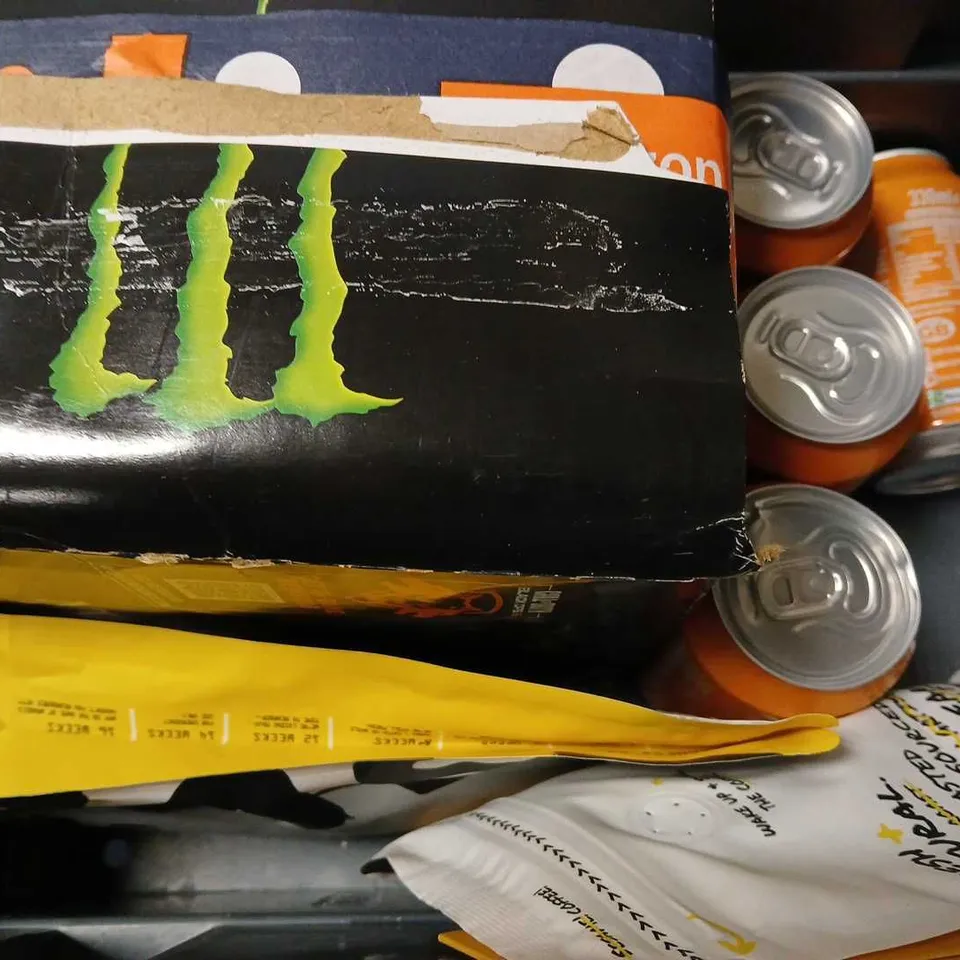 TOTE OF APPROX 9 ASSORTED FOOD ITEMS TO INCLUDE - MONSTER ENERGY , ABE & CO LA PRADERA COLOMBIA , FANTA ORANGE ETC