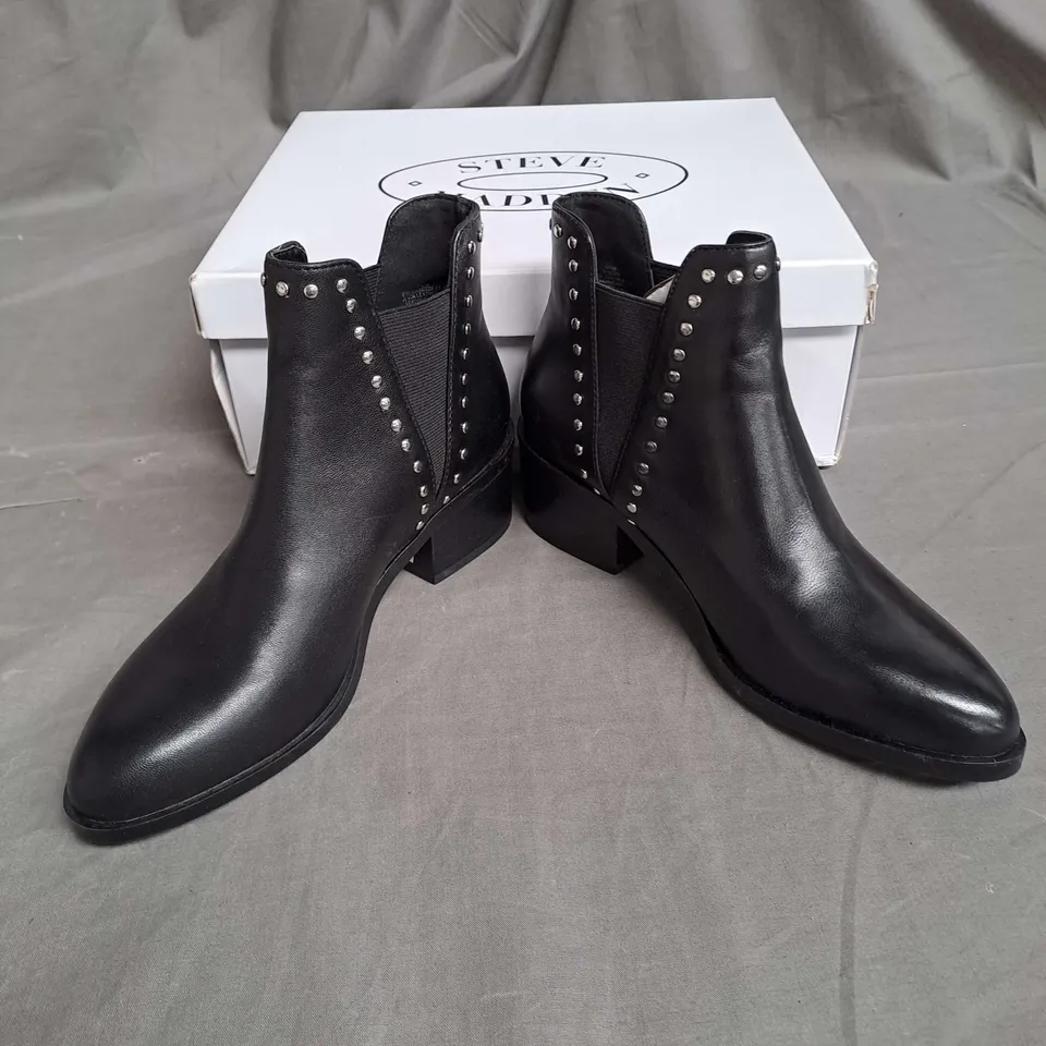 BOXED PAIR OF STEVE MADDEN STUD ANKLE BOOTS IN BLACK LEATHER SIZE EU 36