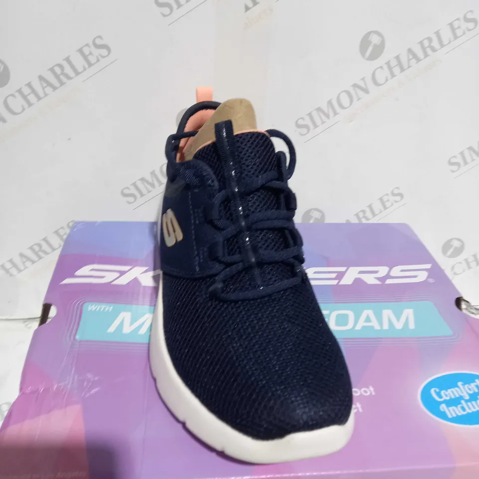 BOXED PAIR OF SKECHERS MEMORY FOAM MESH TRAINERS IN NAVY SIZE 6