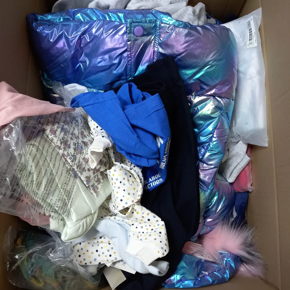 BOX OF ASSORTED CHILDRENS CLOTHING VARYING IN SIZE/COLOUR/STYLE TO INCLUDE:  TOPS, DRESSES, JUMPERS