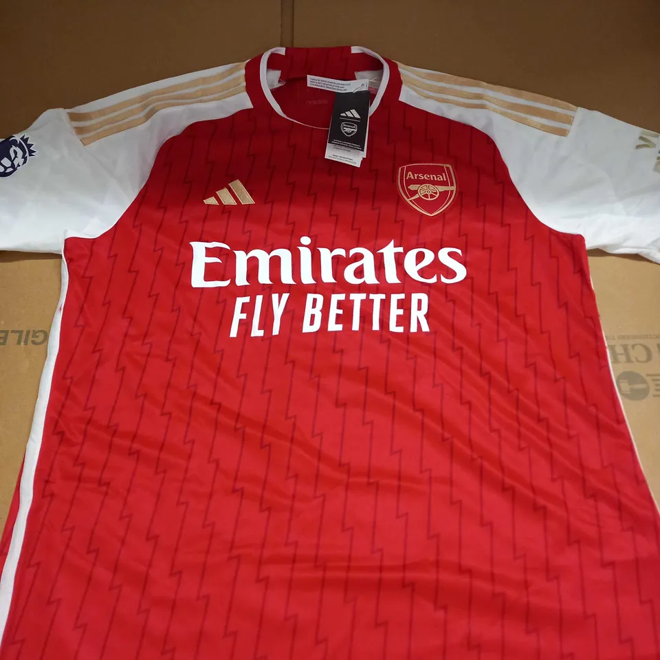 ARSENAL HOME SHIRT WITH SAKA 7 ON THE BACK SIZE L