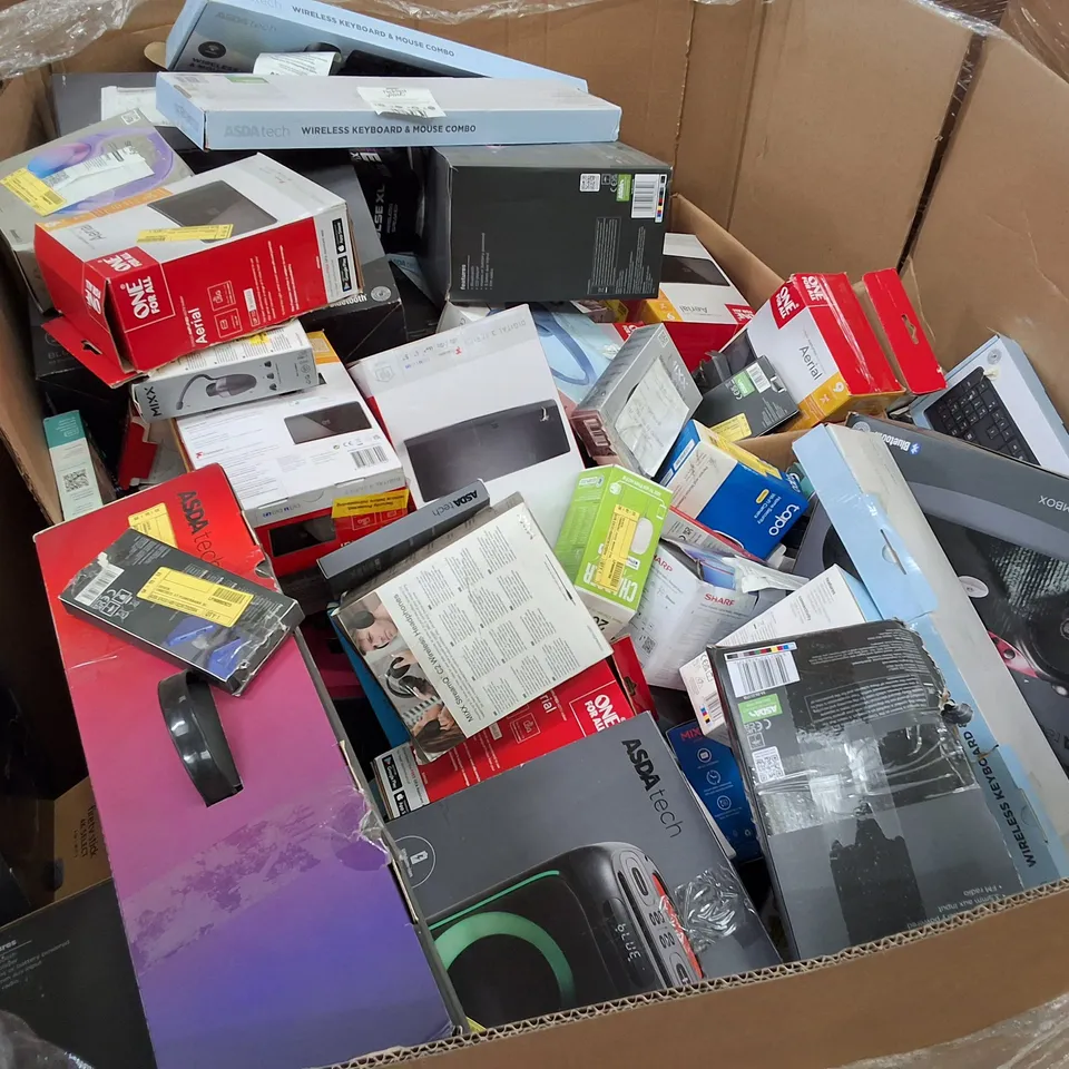 PALLET CONTAINING ASSORTED ELECTRICAL RETURNS INCLUDING BLUETOOTH PARTY SPEAKER, GAMING KIT, OLED UNIVERSAL TV WALL MOUNT, 25W COMPACT SOUNDBAR, AERIAL & DASH CAM
