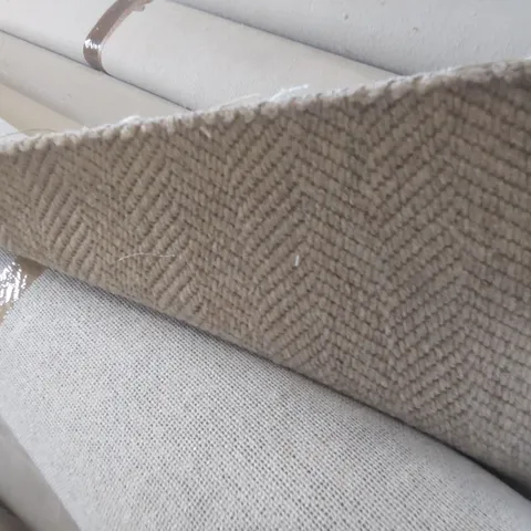 ROLL OF QUALITY LAKELAND WEAVE ULLSWATER CARPET - APPROXIMATELY 4 x 4.7m