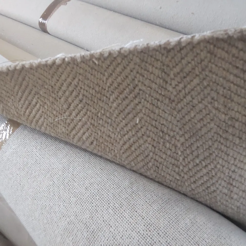 ROLL OF QUALITY LAKELAND WEAVE ULLSWATER CARPET - APPROXIMATELY 4 x 4.7m