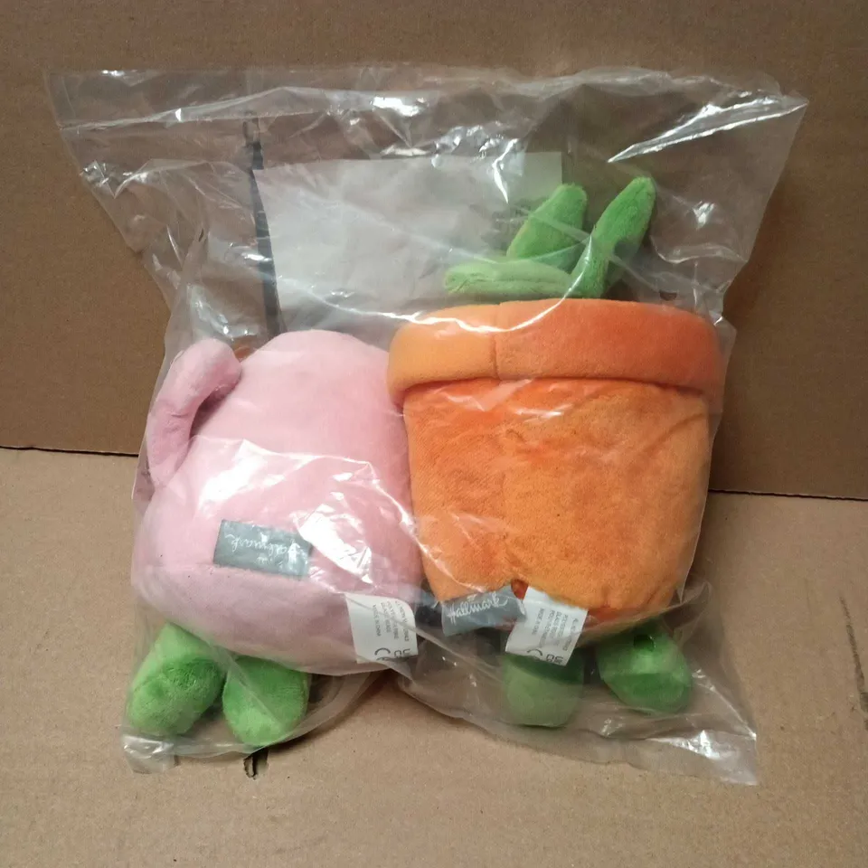 HALLMARK PLUSH GARDEN TOYS SET – PINK FLOWER AND ORANGE CARROT/POT CHARACTER (2 PIECES)