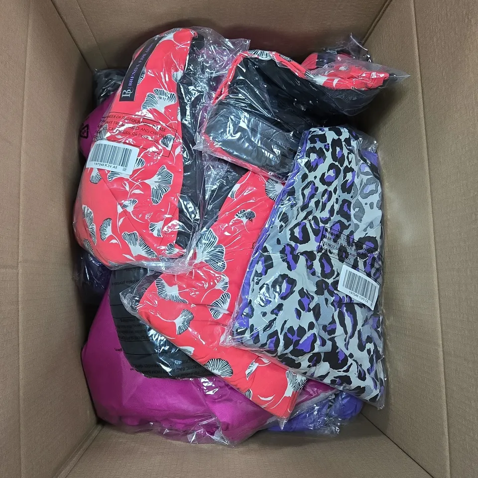 APPROXIMATELY 20 ASSORTED WOMENS CLOTHING PRODUCTS IN VARIOUS STYLES & SIZES 
