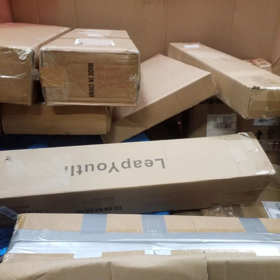 PALLET CONTAINING ASSORTED PRODUCTS INCLUDING METAL FRAME MIRROR, SENSORY SPINNING CHAIR, BATH TRAY & TOILET CHAIR