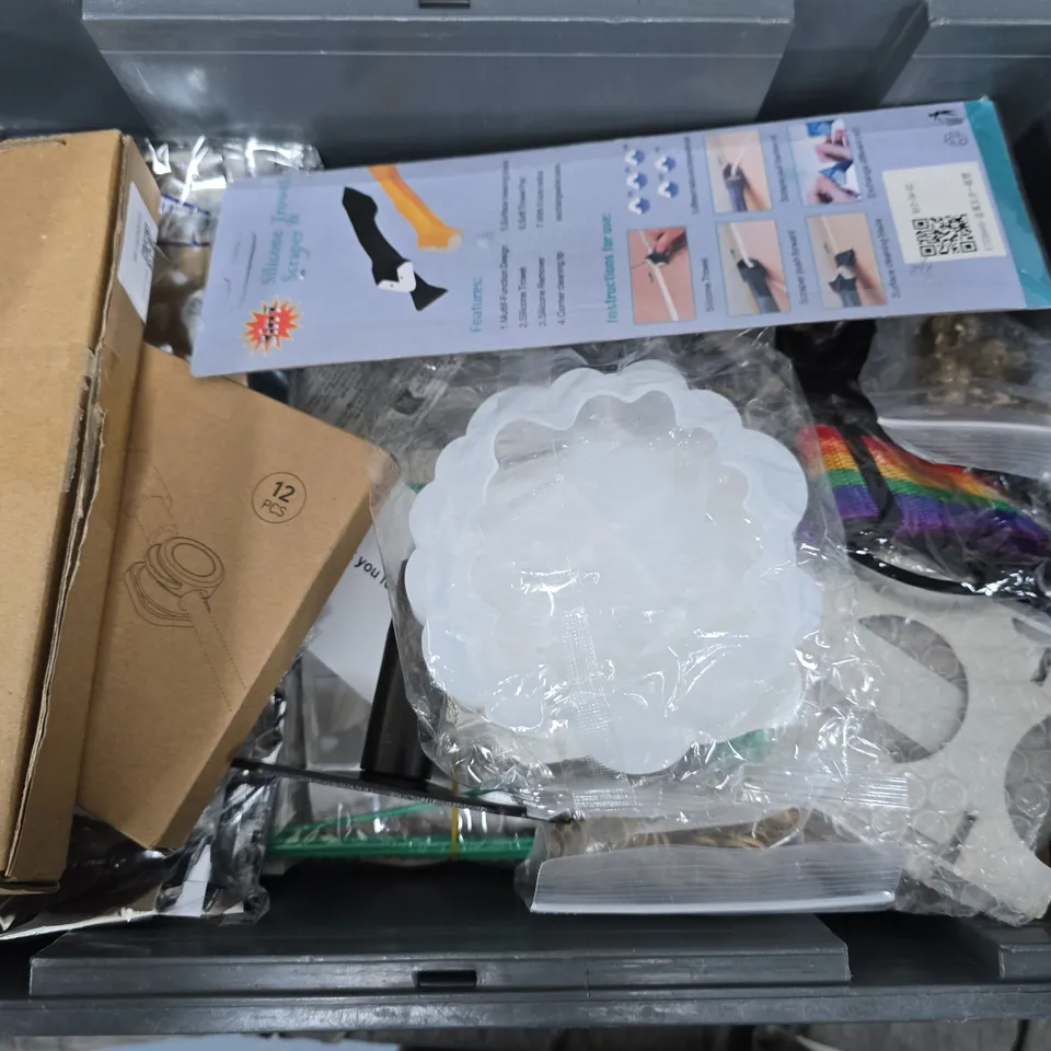 APPROXIMATELY 12 ASSORTED HOUSEHOLD ITEMS TO INCLUDE SILICONE TROWEL, HIV SELF TEST, MAGENTIC CABLE CLIPS, ETC