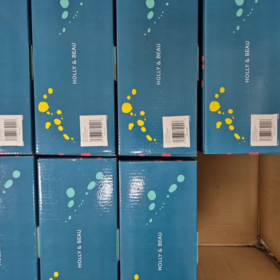 BOX OF APPROXIMATELY 8 PAIRS OF HOLLY & BEAU KIDS LIGHT BLUE RAIN BOOTS SIZE UK 13 (EU32)