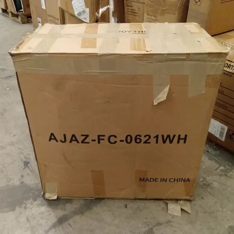 BOXED WHITE OFFICE/GAMING CHAIR
